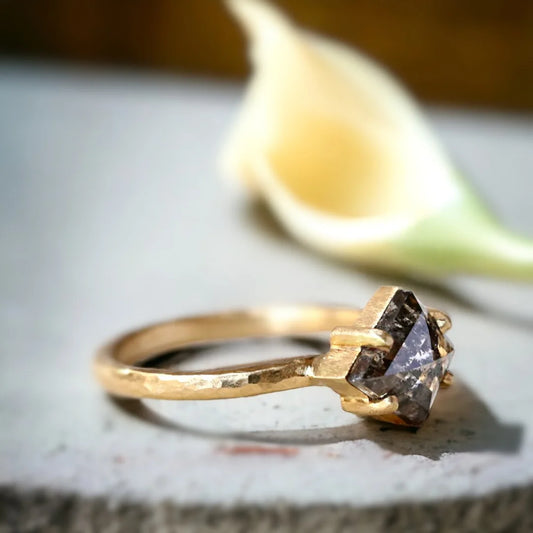 Exquisite Salt & Pepper Diamond Ring – Unique and Elegant Design