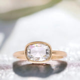 Cloud Nine Cushion Coil Natürlicher Salz & Pfeffer Diamantring, Heavenly Horizon Halo Diamantring