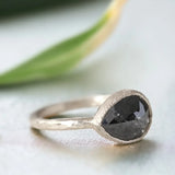 Bague Lavish Luster en diamants naturels sel et poivre Bague Opulence, phare de l'amour