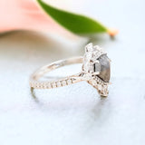 Forever's Flourish Feurige Fantasie des sagenumwobenen Diamantrings, Fable Frosting Of Fate Filigraner Diamantring