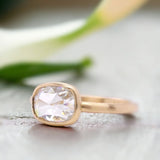 Cloud Nine Cushion Coil Natürlicher Salz & Pfeffer Diamantring, Heavenly Horizon Halo Diamantring