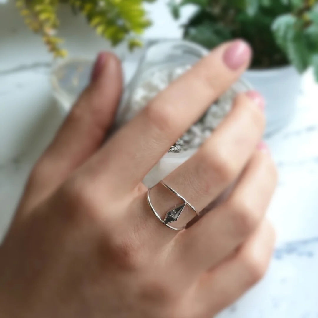 Salt and Pepper Kite Diamond Alternative Ring Split Shank