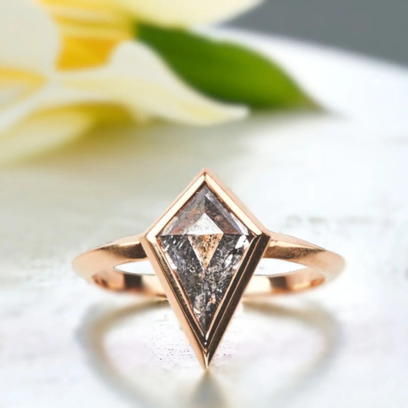 Bague Ascendant Arch Sel &amp; Poivre Diamant Naturel, Bague Aile Prism Diamant