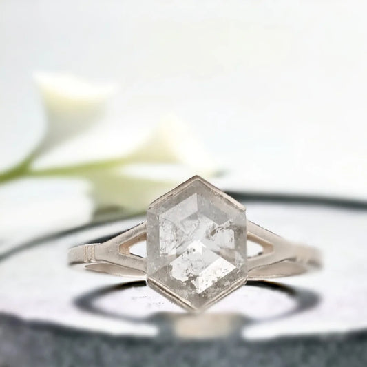 Minimal Dea Ring - Elegant Rose Cut Diamond