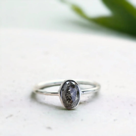 Oval Salt & Pepper Diamond Bezel Ring in White Gold – Minimalist Alternative Ring