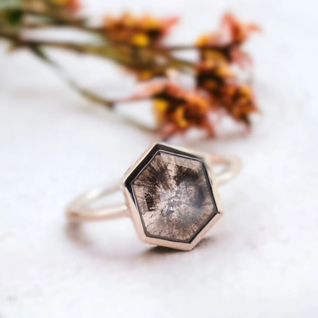 CARRA Vintage Diamond Ring Classic Elegant Design