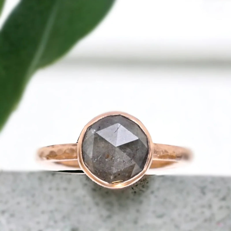 Heritage Heirloom Viktorianischer Kamee Ring, Radiant Nova Runder Natürlicher Salz &amp; Pfeffer Diamant Ring, Sternennacht Symphonie Diamant Ring