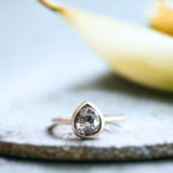 Reise der Liebe, natürlicher Salz- und Pfeffer-Diamantring, Adrift in Allegro Allegiance-Diamantring