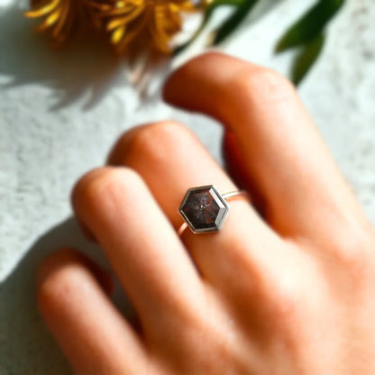 CARRA Vintage Diamond Ring Classic Elegant Design