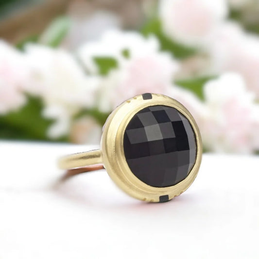 Flos Ring – Vintage-Inspired Rose-Cut Diamond in Gold