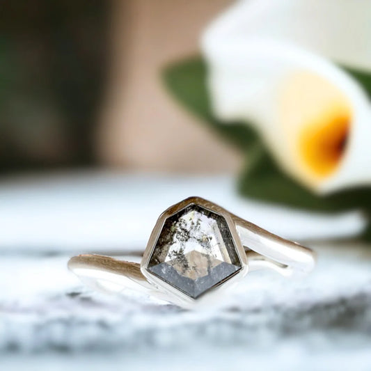 Viridis Grey Hexagon Diamond Bezel Engagement Ring – Nature‑Inspired Fine Jewelry