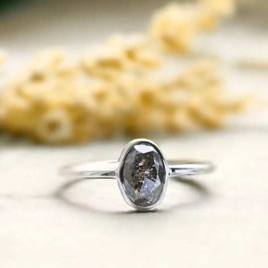 Oval Salt & Pepper Diamond Bezel Ring in White Gold – Minimalist Alternative Ring