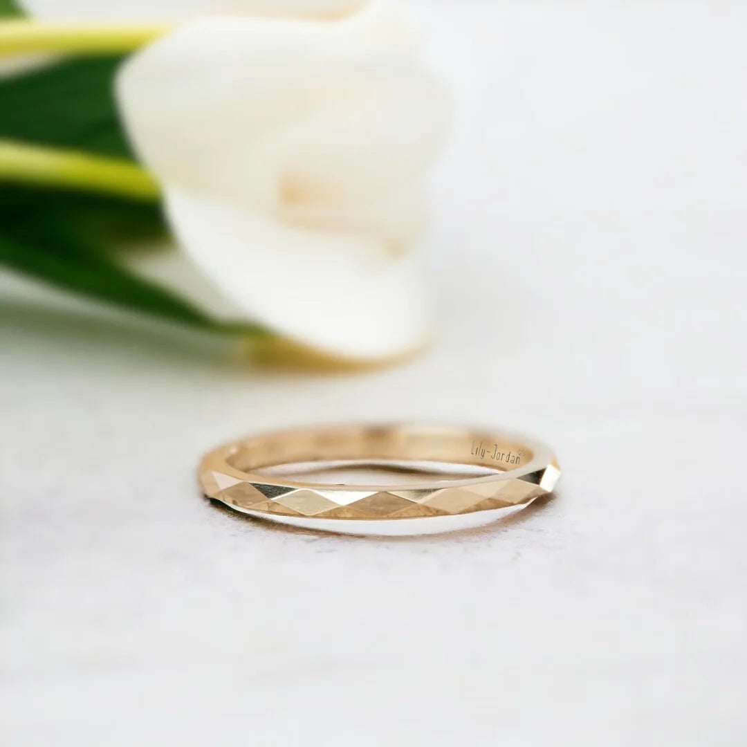 Faceted Gold Wedding Ring with Reflective Design