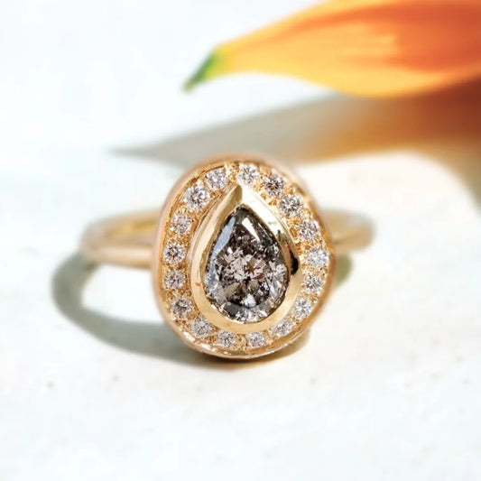 Victorian Salt & Pepper Diamond Ring – Timeless Romance & Prestige