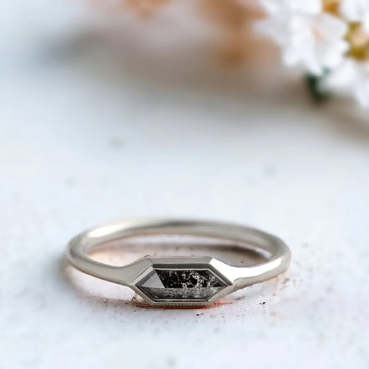 Minimalist Silver Ring – Unique & Elegant