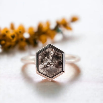 CARRA Vintage Diamond Ring Classic Elegant Design