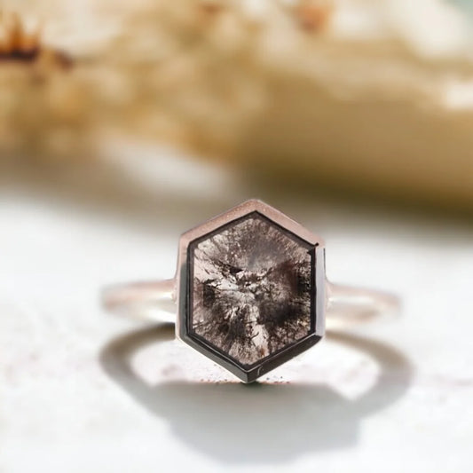 CARRA Vintage Diamond Ring Classic Elegant Design