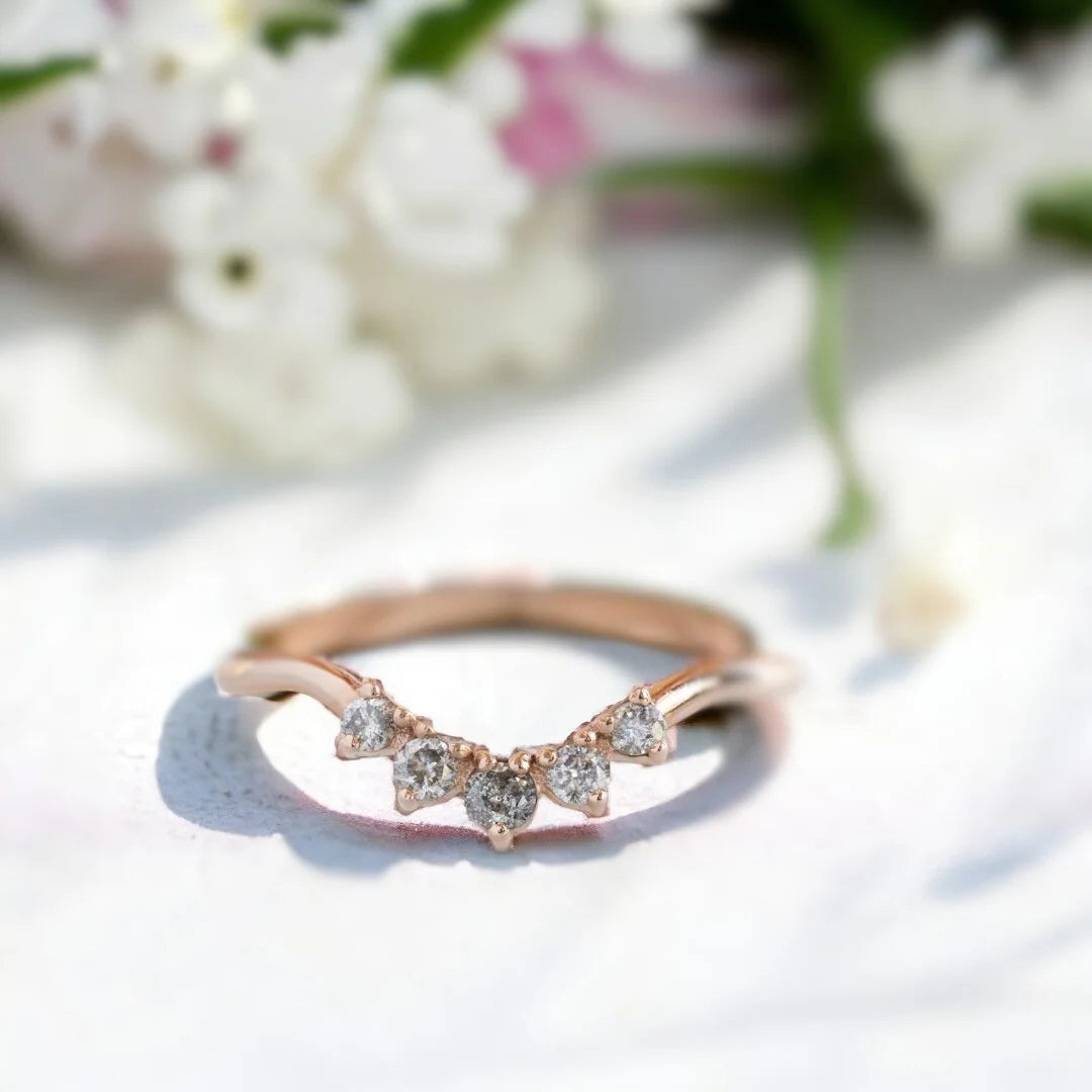 Salt and Pepper Diamond Engagement Ring Round Cut 1 Ct Curved Band Set featuring a round-cut salt-and-pepper diamond center stone with black diamond accents, a curved matching band, precision setting, and a modern engagement ring design.