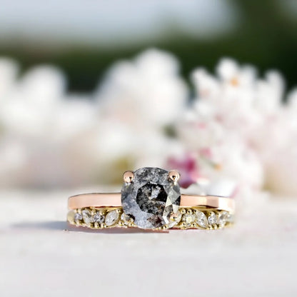 Salt and Pepper Diamond Engagement Ring Round Cut 1 Ct Curved Band Set featuring a round-cut salt-and-pepper diamond center stone with black diamond accents, a curved matching band, precision setting, and a modern engagement ring design.