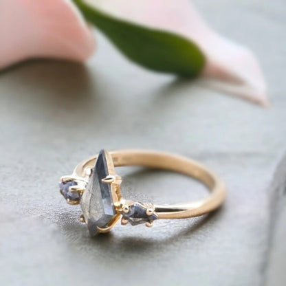 Salt and Pepper Diamond Kite Engagement Ring, Three-Stone Design featuring a 0.80 CTkite-cut salt-and-pepperr diamond center stone with grey kite-shaped side stones in a geometric three-stone ring design on a straight shank band.